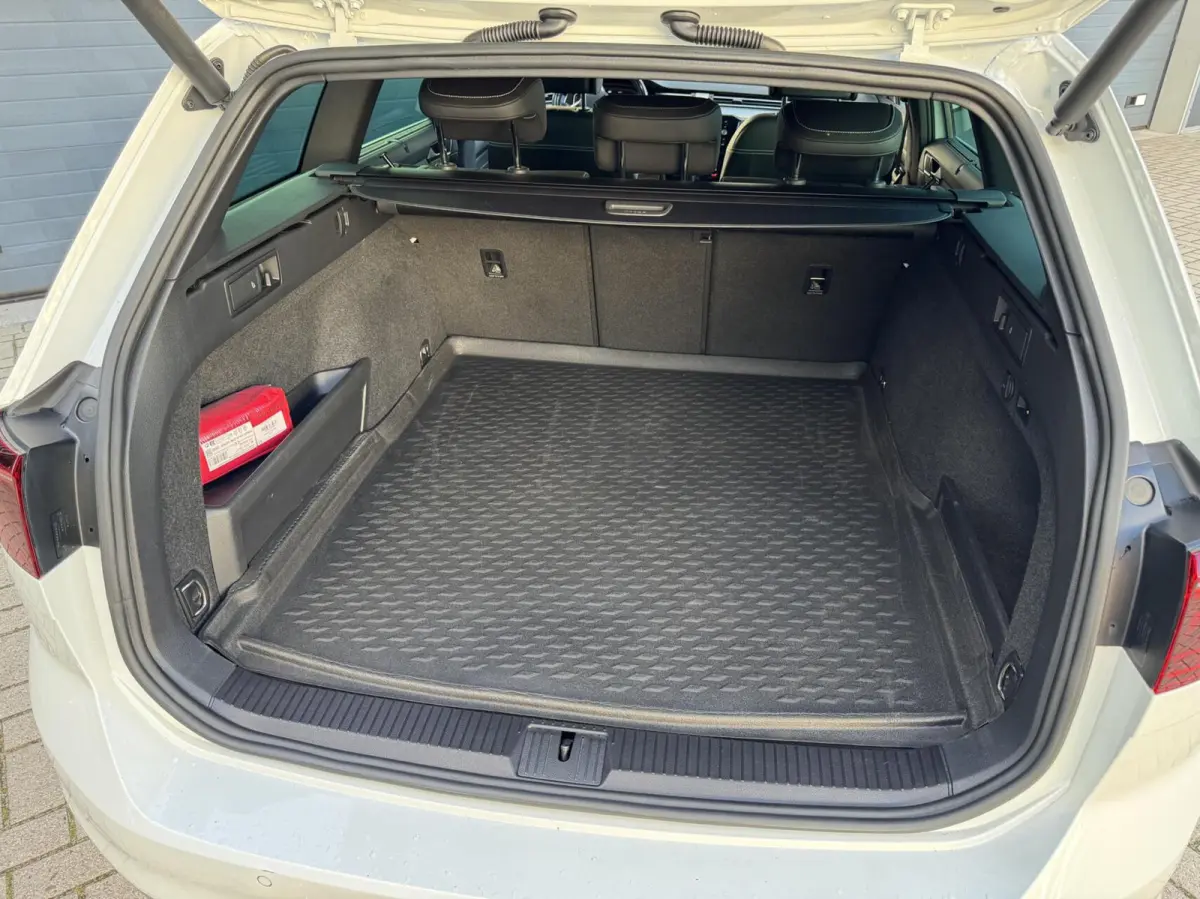 1.4 TSI PHEV GTE Business | Digital Cockpit | IQ Drive | CarPlay | Camera | Adaptive Cruise | Climate