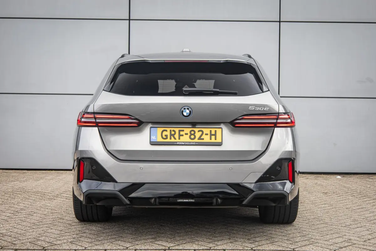 530e 299pk | SoH 96% | M Pakket | Trekhaak elektrisch wegklapbaar | Head-up display | Harman Kardon Soundsystem | LM Wielen 20 inch | Extra getint glas | Elektrisch verstelbare voorstoelen