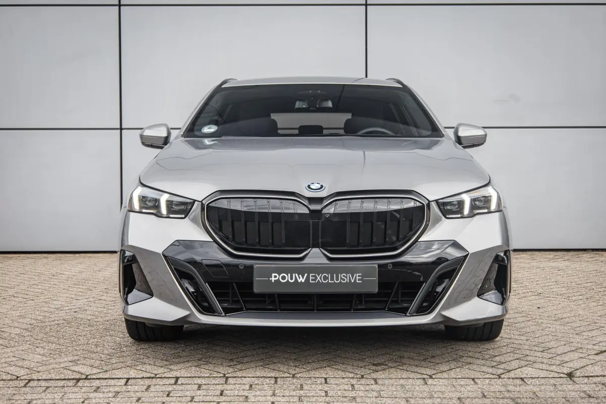 530e 299pk | SoH 96% | M Pakket | Trekhaak elektrisch wegklapbaar | Head-up display | Harman Kardon Soundsystem | LM Wielen 20 inch | Extra getint glas | Elektrisch verstelbare voorstoelen