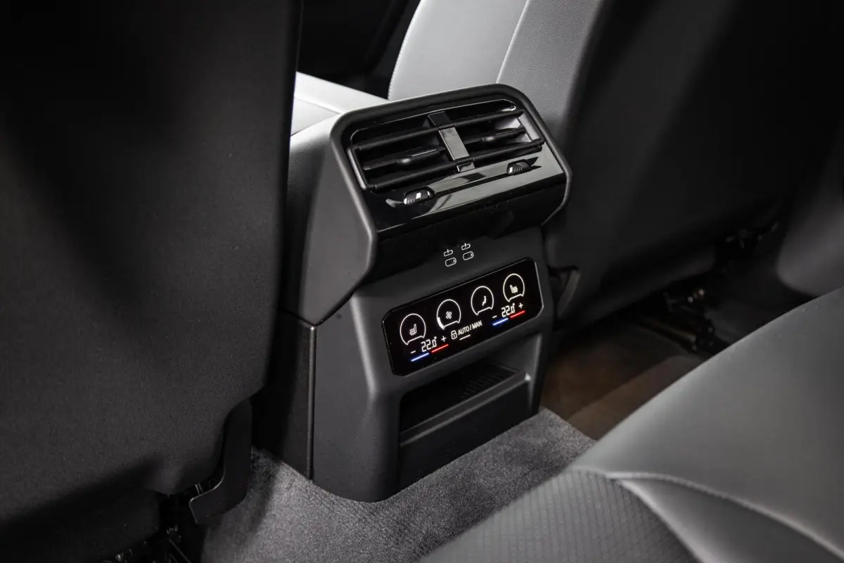 530e 299pk | SoH 96% | M Pakket | Trekhaak elektrisch wegklapbaar | Head-up display | Harman Kardon Soundsystem | LM Wielen 20 inch | Extra getint glas | Elektrisch verstelbare voorstoelen