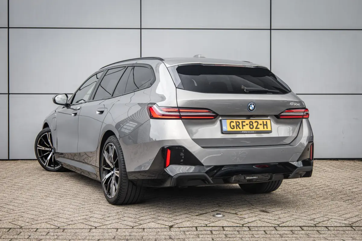 530e 299pk | SoH 96% | M Pakket | Trekhaak elektrisch wegklapbaar | Head-up display | Harman Kardon Soundsystem | LM Wielen 20 inch | Extra getint glas | Elektrisch verstelbare voorstoelen