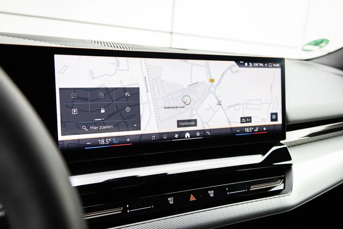 530e 299pk | SoH 96% | M Pakket | Trekhaak elektrisch wegklapbaar | Head-up display | Harman Kardon Soundsystem | LM Wielen 20 inch | Extra getint glas | Elektrisch verstelbare voorstoelen