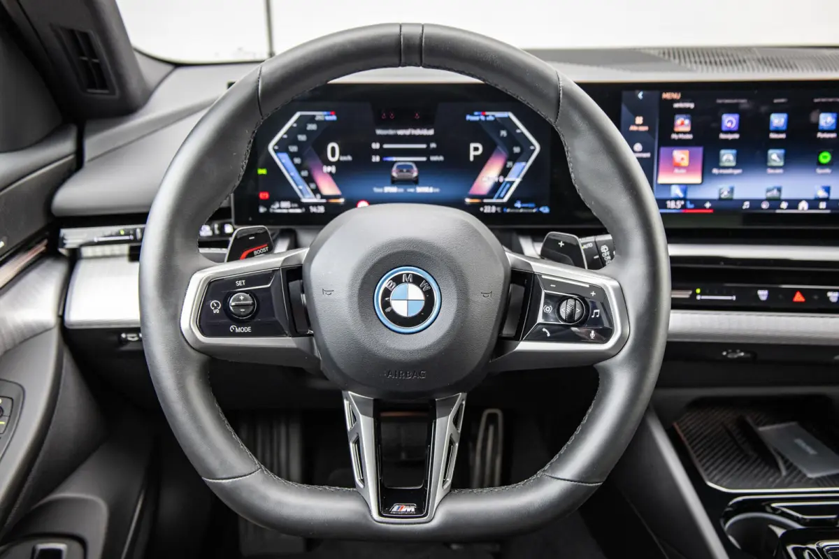 530e 299pk | SoH 96% | M Pakket | Trekhaak elektrisch wegklapbaar | Head-up display | Harman Kardon Soundsystem | LM Wielen 20 inch | Extra getint glas | Elektrisch verstelbare voorstoelen