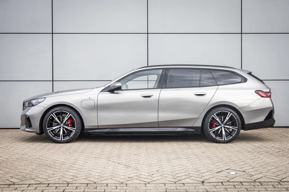 530e 299pk | SoH 96% | M Pakket | Trekhaak elektrisch wegklapbaar | Head-up display | Harman Kardon Soundsystem | LM Wielen 20 inch | Extra getint glas | Elektrisch verstelbare voorstoelen