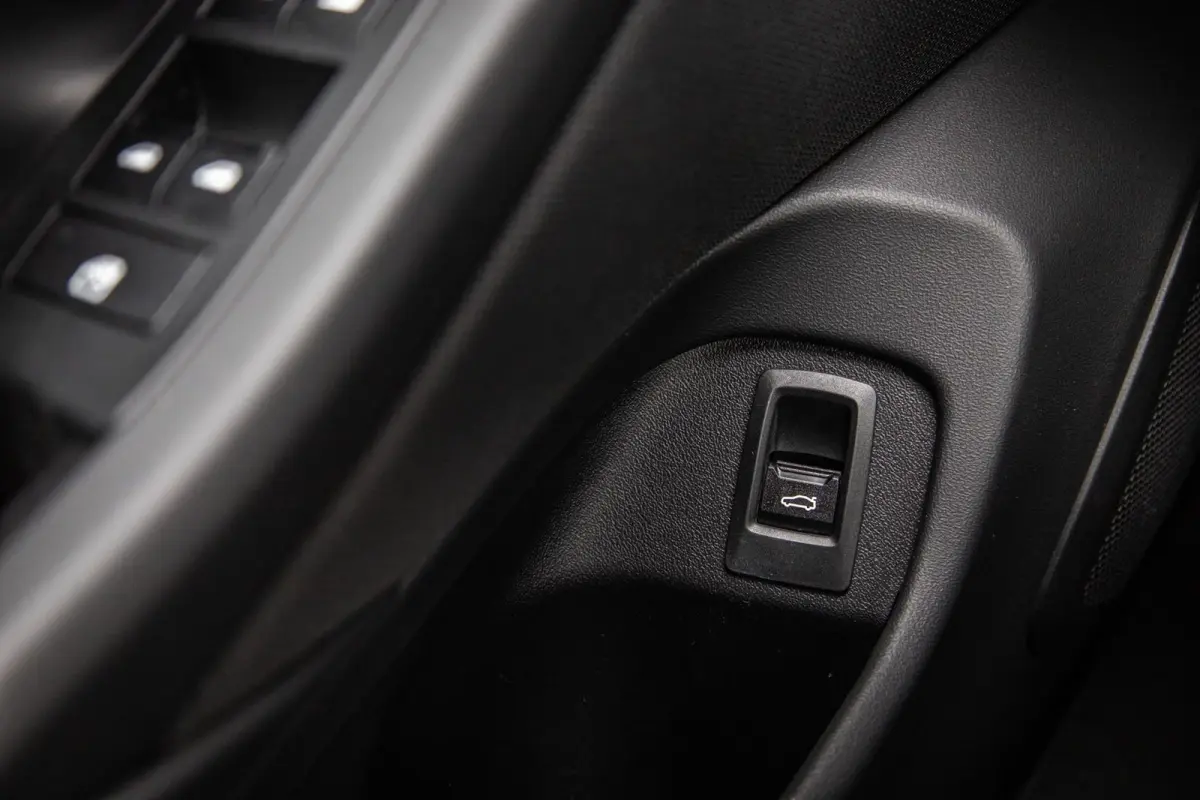 530e 299pk | SoH 96% | M Pakket | Trekhaak elektrisch wegklapbaar | Head-up display | Harman Kardon Soundsystem | LM Wielen 20 inch | Extra getint glas | Elektrisch verstelbare voorstoelen