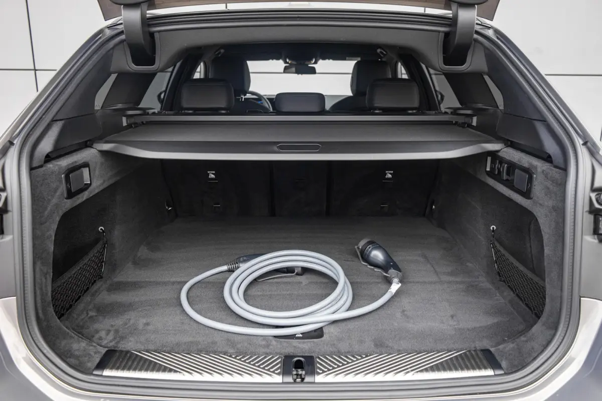 530e 299pk | SoH 96% | M Pakket | Trekhaak elektrisch wegklapbaar | Head-up display | Harman Kardon Soundsystem | LM Wielen 20 inch | Extra getint glas | Elektrisch verstelbare voorstoelen