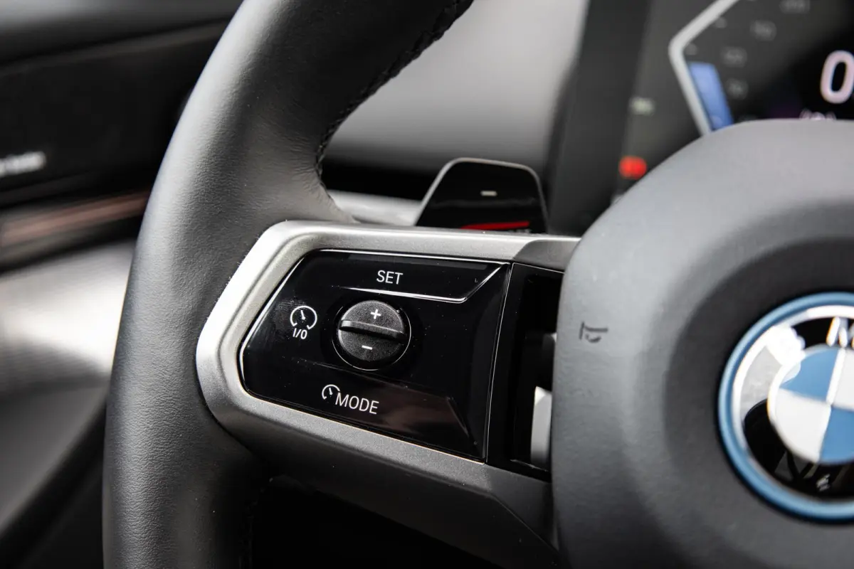 530e 299pk | SoH 96% | M Pakket | Trekhaak elektrisch wegklapbaar | Head-up display | Harman Kardon Soundsystem | LM Wielen 20 inch | Extra getint glas | Elektrisch verstelbare voorstoelen