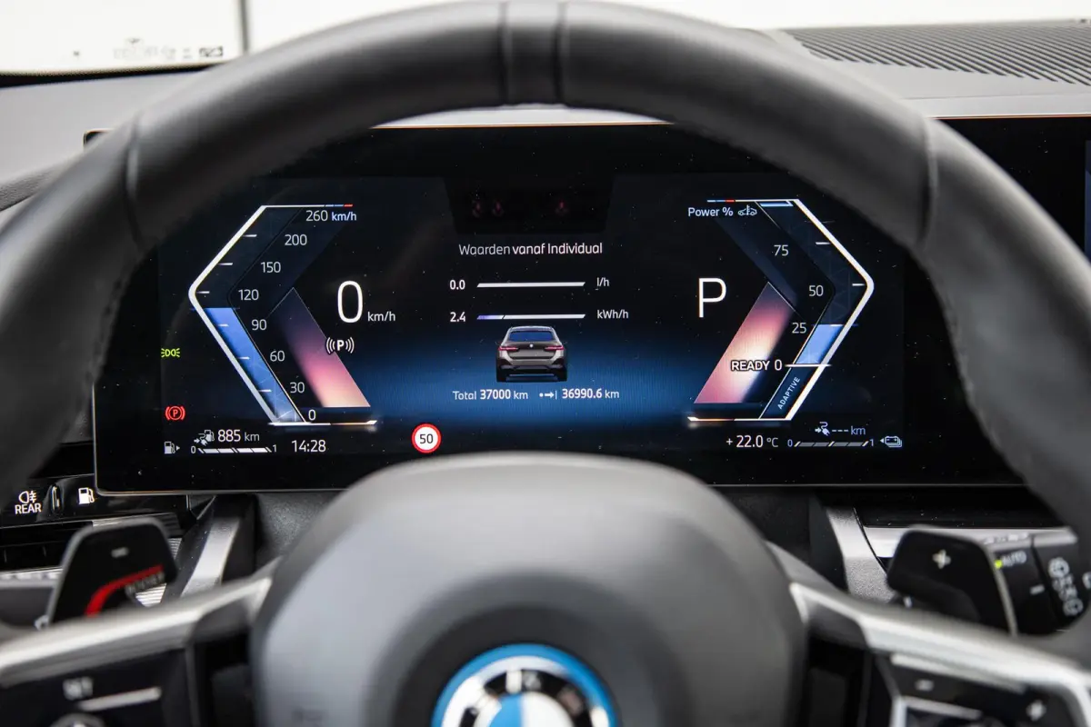 530e 299pk | SoH 96% | M Pakket | Trekhaak elektrisch wegklapbaar | Head-up display | Harman Kardon Soundsystem | LM Wielen 20 inch | Extra getint glas | Elektrisch verstelbare voorstoelen
