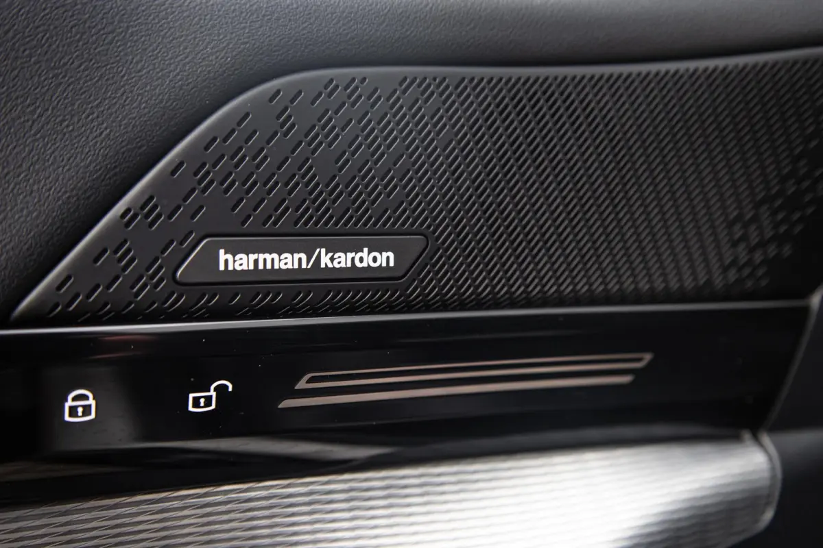 530e 299pk | SoH 96% | M Pakket | Trekhaak elektrisch wegklapbaar | Head-up display | Harman Kardon Soundsystem | LM Wielen 20 inch | Extra getint glas | Elektrisch verstelbare voorstoelen