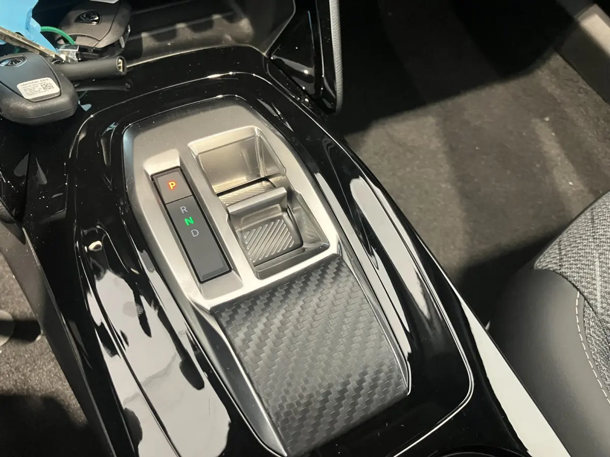 1.2 Hybrid 145 Allure | APPLE CARPLAY & ANDROID AUTO | CAMERA VOOR + ACHTER | DEMO AUTO BEL VOOR ACTUELE KM-STAND |