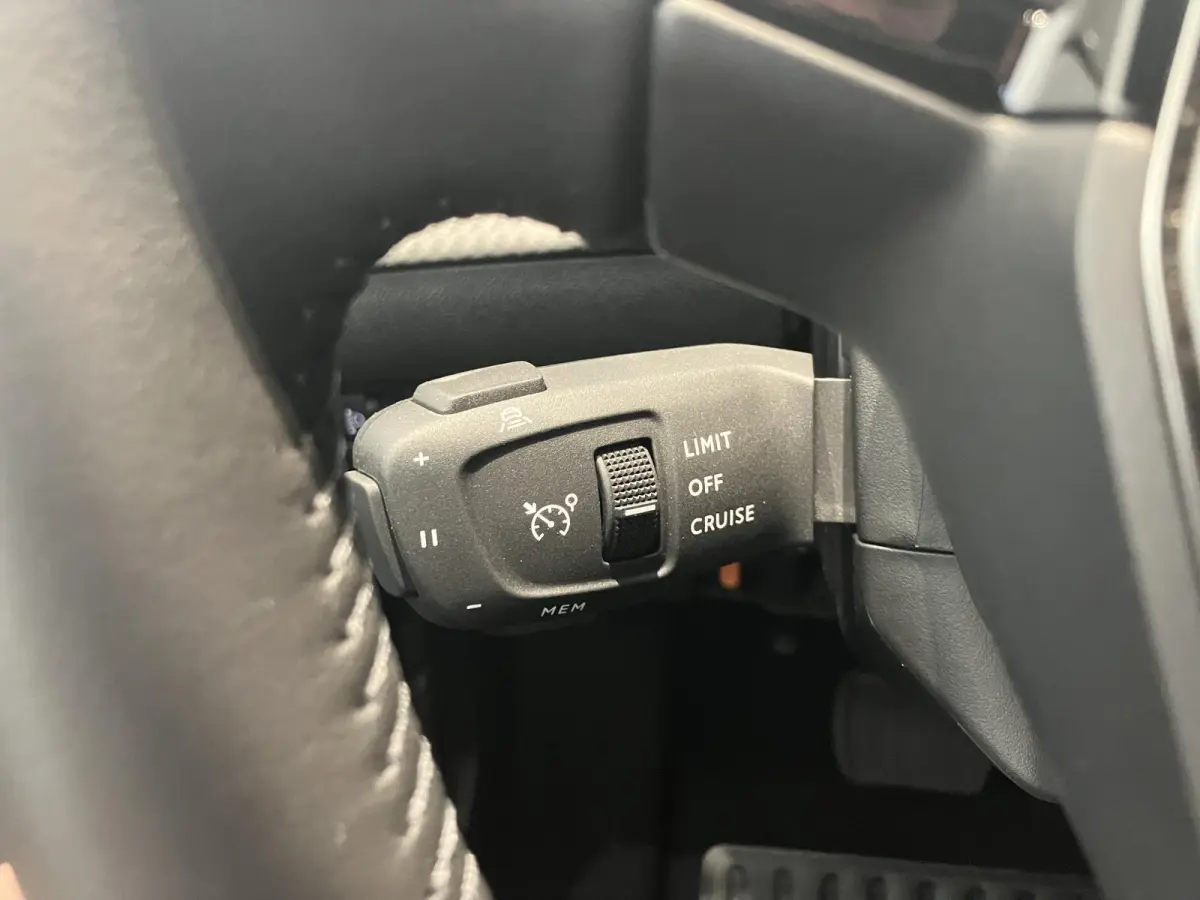 1.2 Hybrid 145 Allure | APPLE CARPLAY & ANDROID AUTO | CAMERA VOOR + ACHTER | DEMO AUTO BEL VOOR ACTUELE KM-STAND |