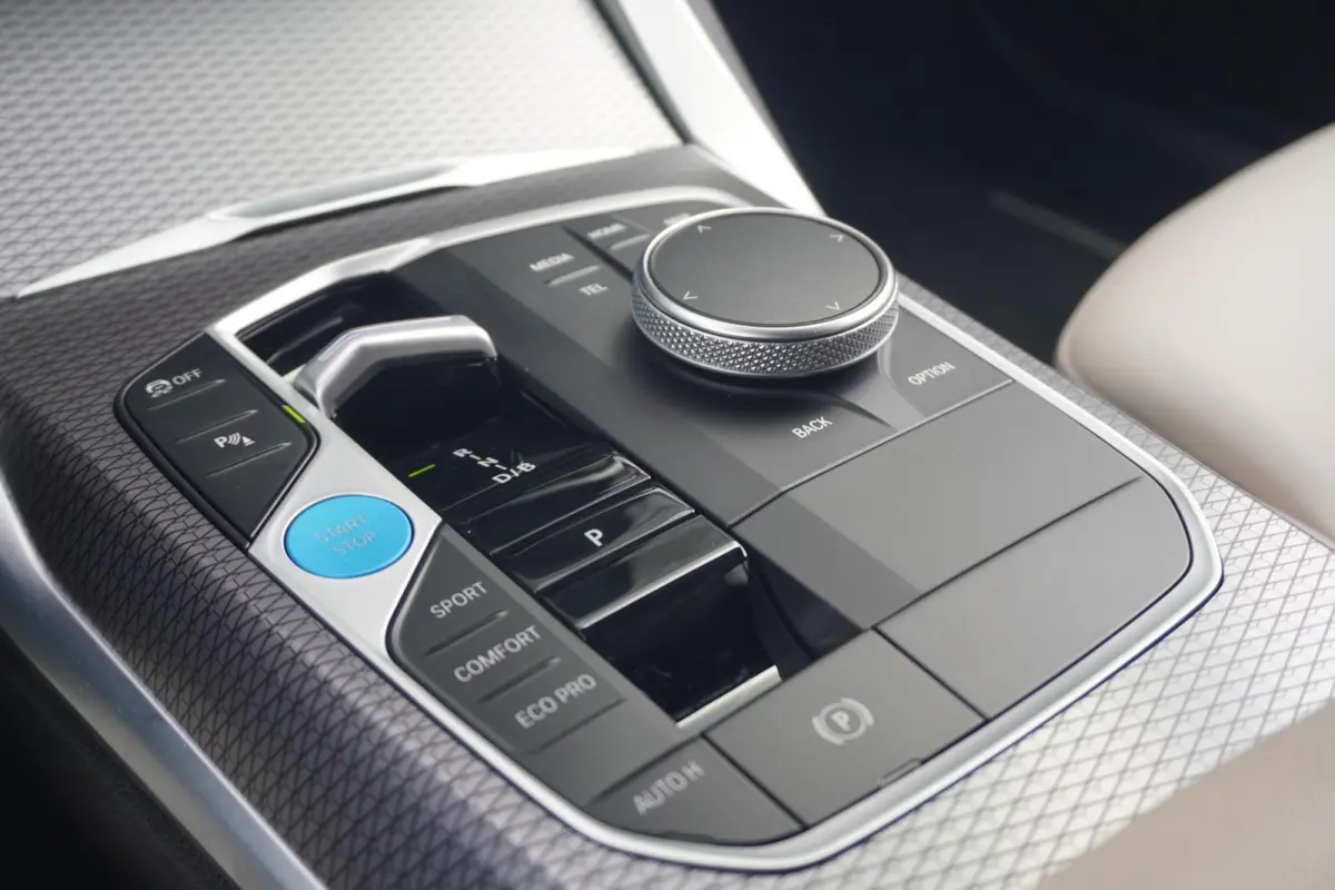eDrive40 M Sport | HIFI | Cruise control adaptief met Stop&Go| Stoel & Stuurwielverwarming | Dodehoek detectie