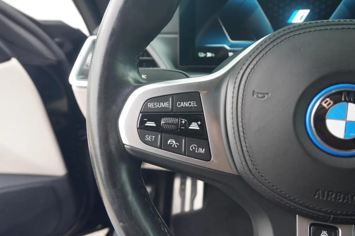 eDrive40 M Sport | HIFI | Cruise control adaptief met Stop&Go| Stoel & Stuurwielverwarming | Dodehoek detectie