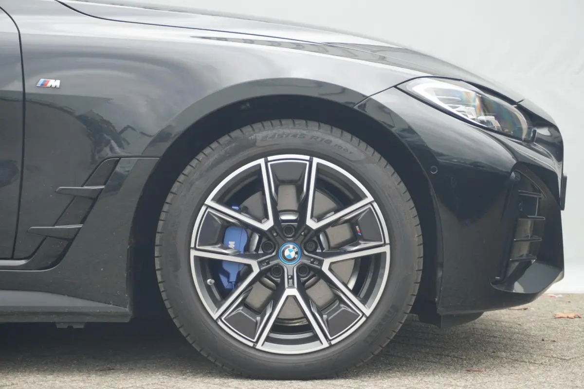 eDrive40 M Sport | HIFI | Cruise control adaptief met Stop&Go| Stoel & Stuurwielverwarming | Dodehoek detectie