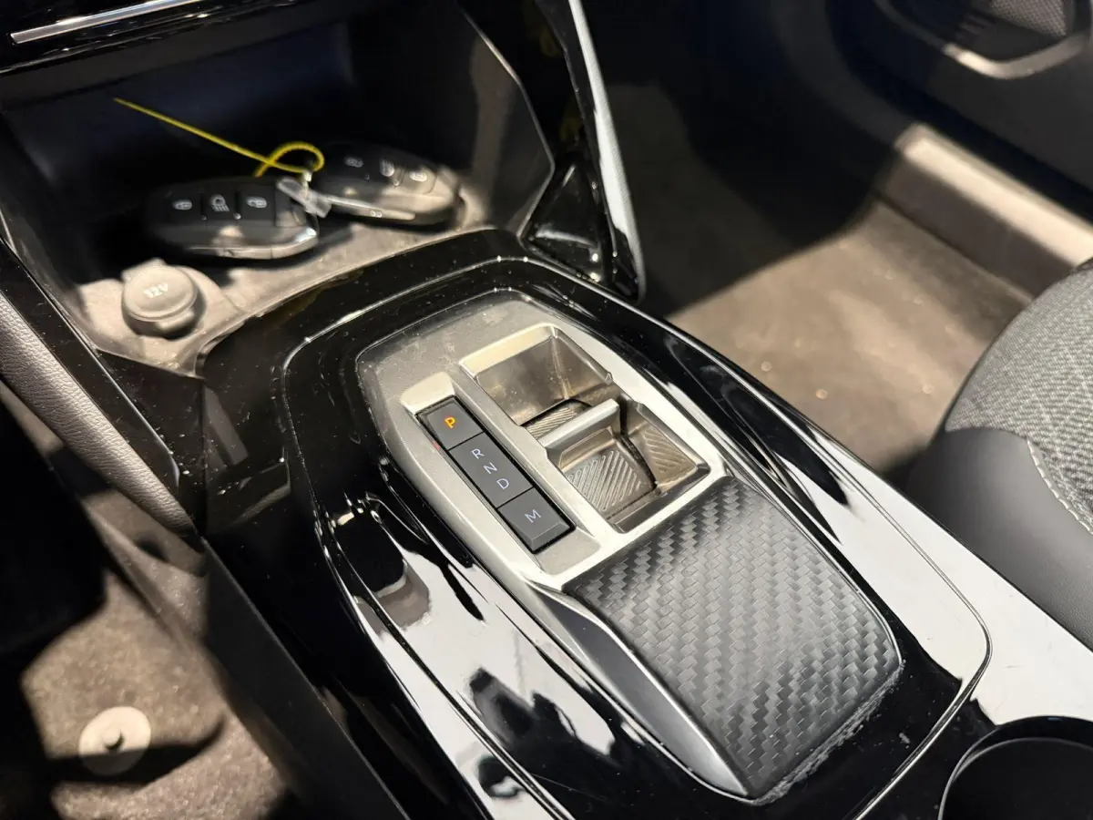 1.2 Hybrid 145 Allure | APPLE CARPLAY & ANDROID AUTO | CAMERA VOOR + ACHTER | DEMO AUTO BEL VOOR ACTUELE KM-STAND |