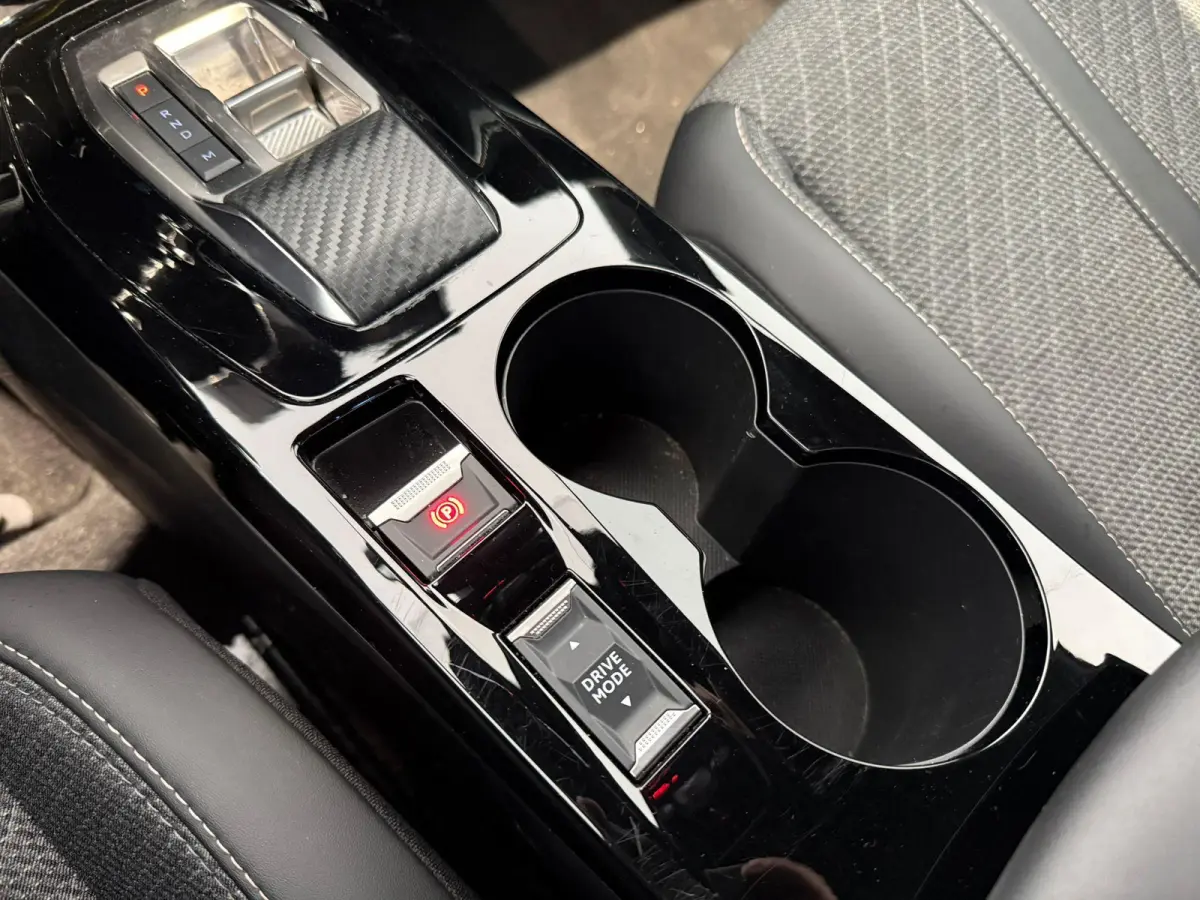 1.2 Hybrid 145 Allure | APPLE CARPLAY & ANDROID AUTO | CAMERA VOOR + ACHTER | DEMO AUTO BEL VOOR ACTUELE KM-STAND |