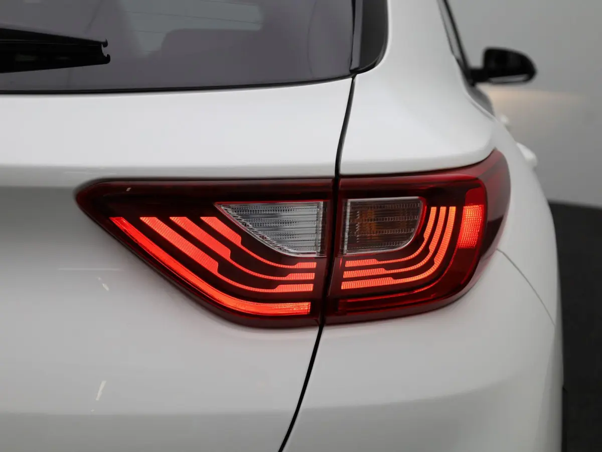 1.0 T-GDi MHEV DynamicLine | CAMERA | NAVIGATIE | KLIMAATREGELING | APPLE CARPLAY - ANDRIODAUTO