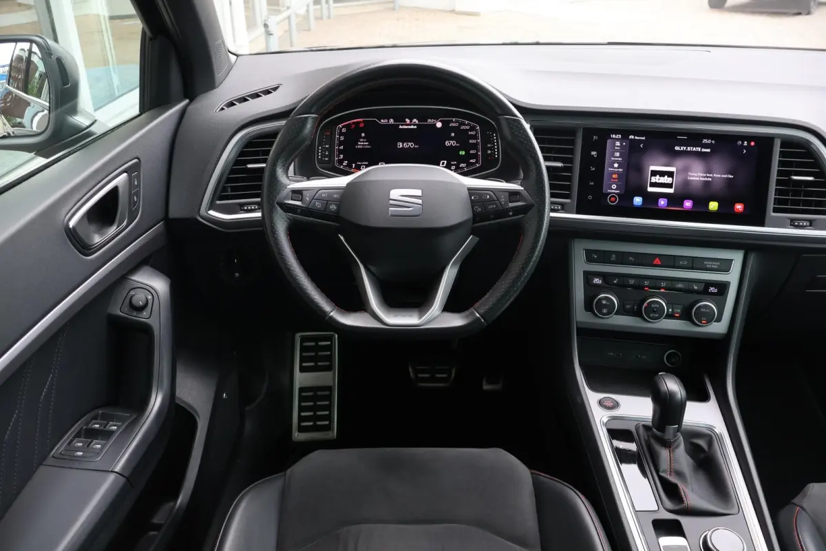 1.5 TSI 150pk DSG FR Business Intense | Panoramadak | Camera | Adaptive Cruise | PDC | Stoelverwarming | Carplay