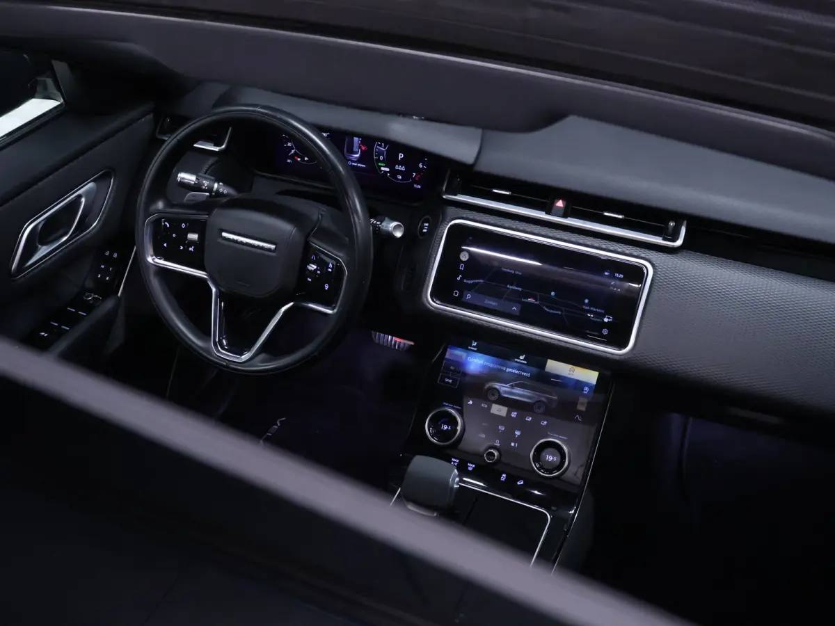 2.0 P400e R-Dynamic HSE [SCHUIFKANTELDAK, MERIDAN AUDIO, APPLE CARPLAY, TREKHAAK AFNEEMBAAR, CAMERA,DIGITAL DASH, HEAD UP, STUUR.STOELVERWARMING, ELEK.. ACHTERKLEP,