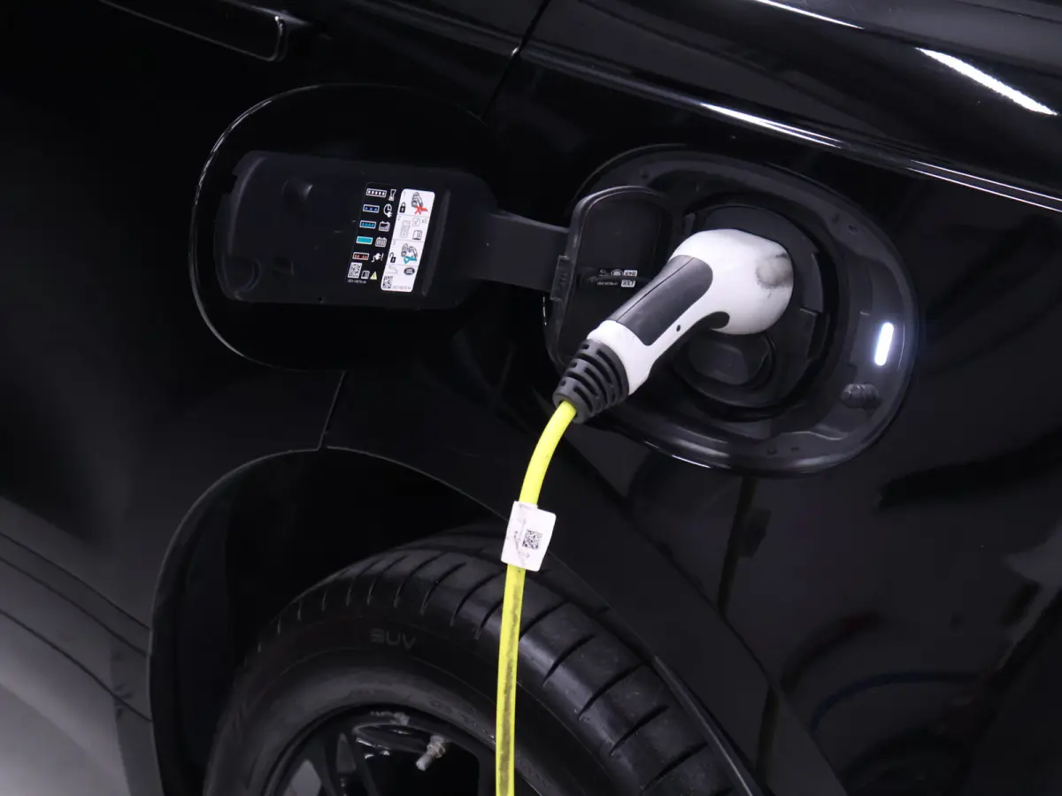 2.0 P400e R-Dynamic HSE [SCHUIFKANTELDAK, MERIDAN AUDIO, APPLE CARPLAY, TREKHAAK AFNEEMBAAR, CAMERA,DIGITAL DASH, HEAD UP, STUUR.STOELVERWARMING, ELEK.. ACHTERKLEP,