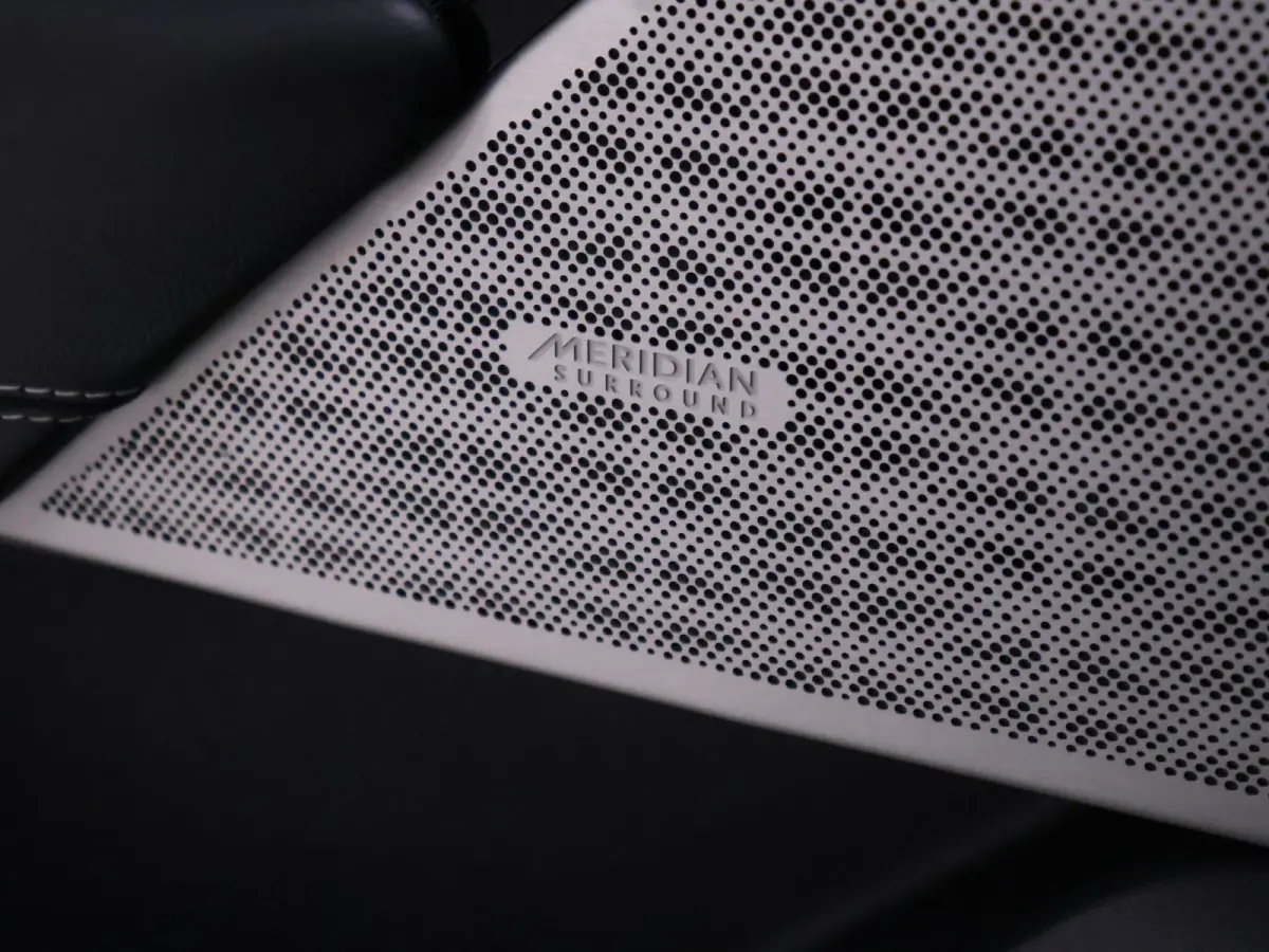 2.0 P400e R-Dynamic HSE [SCHUIFKANTELDAK, MERIDAN AUDIO, APPLE CARPLAY, TREKHAAK AFNEEMBAAR, CAMERA,DIGITAL DASH, HEAD UP, STUUR.STOELVERWARMING, ELEK.. ACHTERKLEP,