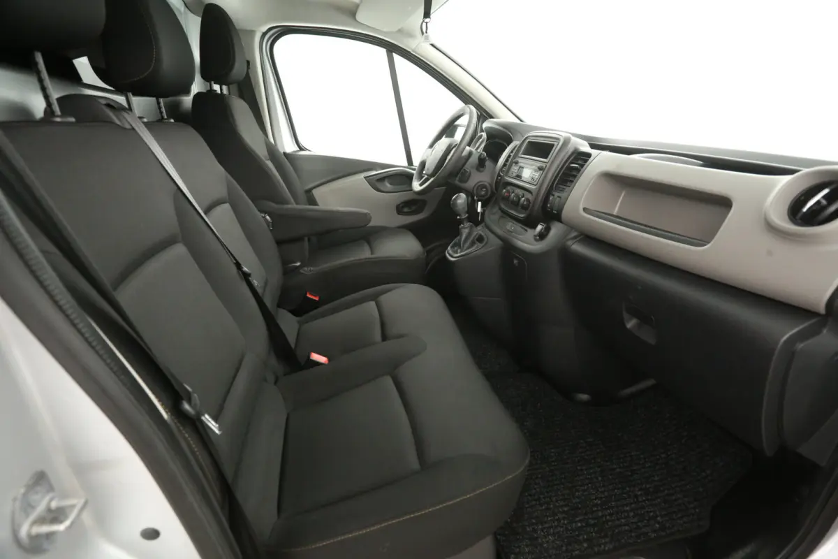 1.6 dCi T27 L1H1 | Airco | Cruise | 3 Zits | Trekhaak | Parkeersens. | Imperiaal