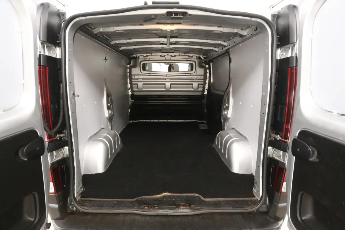 1.6 dCi T27 L1H1 | Airco | Cruise | 3 Zits | Trekhaak | Parkeersens. | Imperiaal