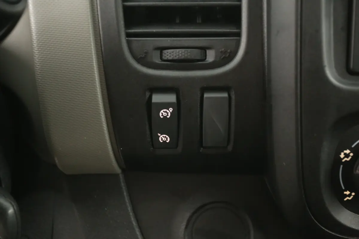 1.6 dCi T27 L1H1 | Airco | Cruise | 3 Zits | Trekhaak | Parkeersens. | Imperiaal