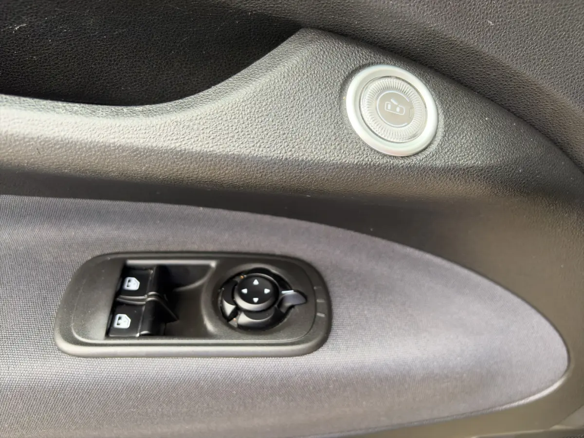 Icon 118pk 42 kWh | SOH 93% |  Navigatie | Climate control | Bluetooth | LM Velgen | Cruise control | Regensensor | Verkeersborddetectie |