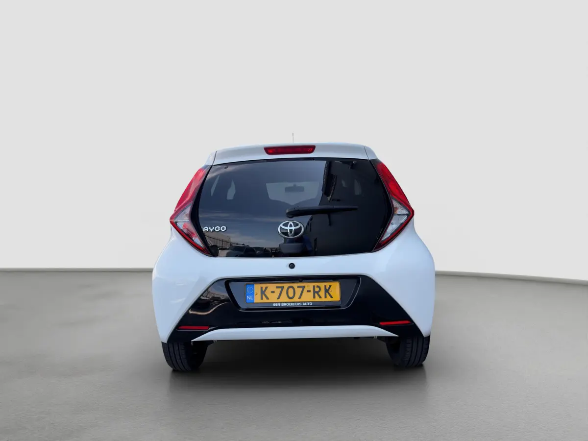 1.0 VVT-i 72pk x-joy | Camera | Carplay | Cruise Control | Climate Control | DAB | Lichtmetalen velgen | Privacyglass | Bluetooth |