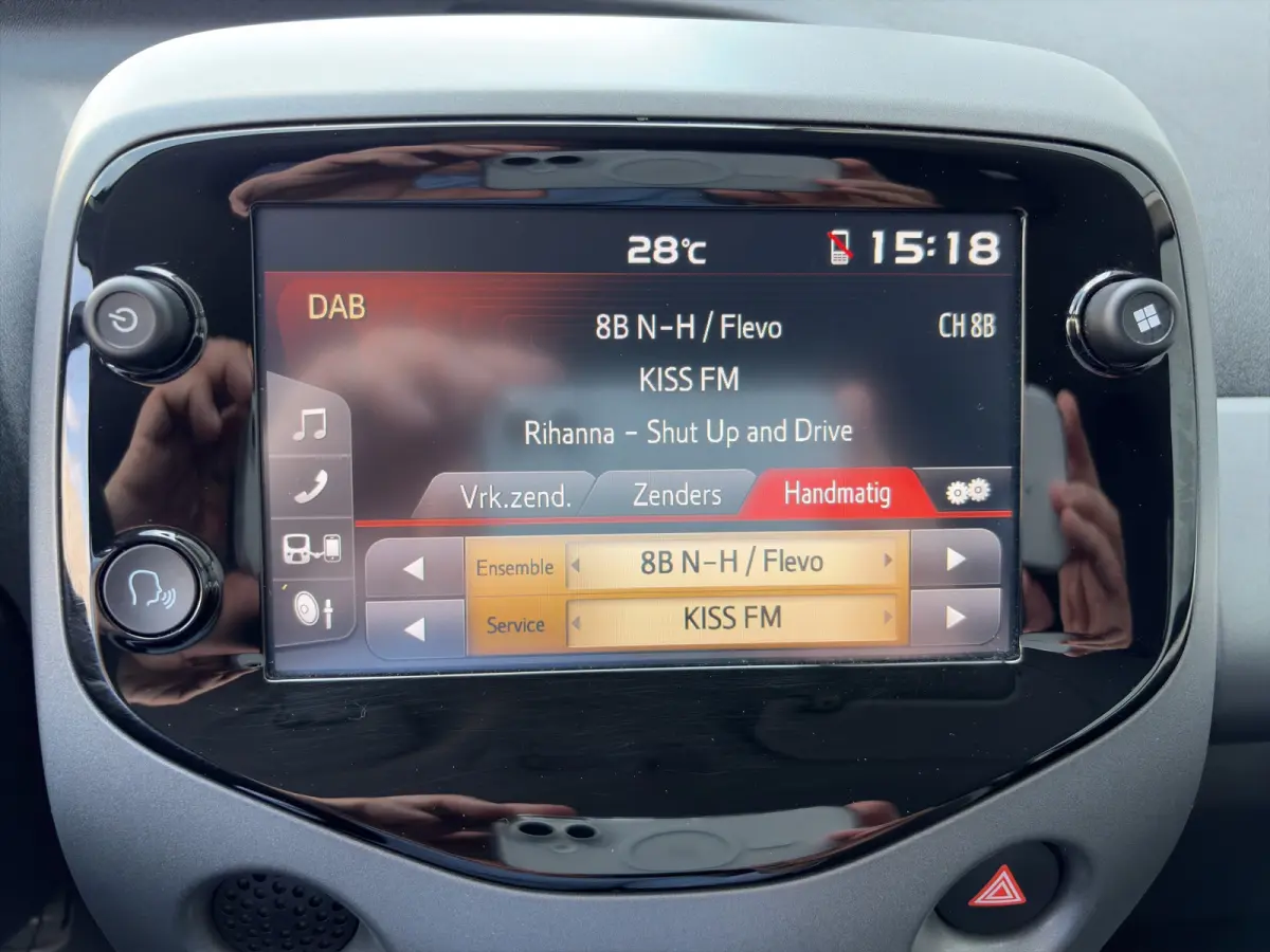 1.0 VVT-i 72pk x-joy | Camera | Carplay | Cruise Control | Climate Control | DAB | Lichtmetalen velgen | Privacyglass | Bluetooth |