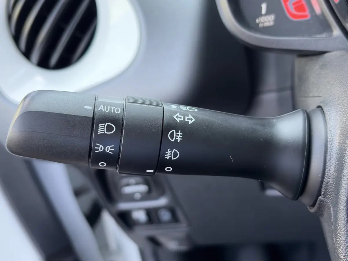 1.0 VVT-i 72pk x-joy | Camera | Carplay | Cruise Control | Climate Control | DAB | Lichtmetalen velgen | Privacyglass | Bluetooth |