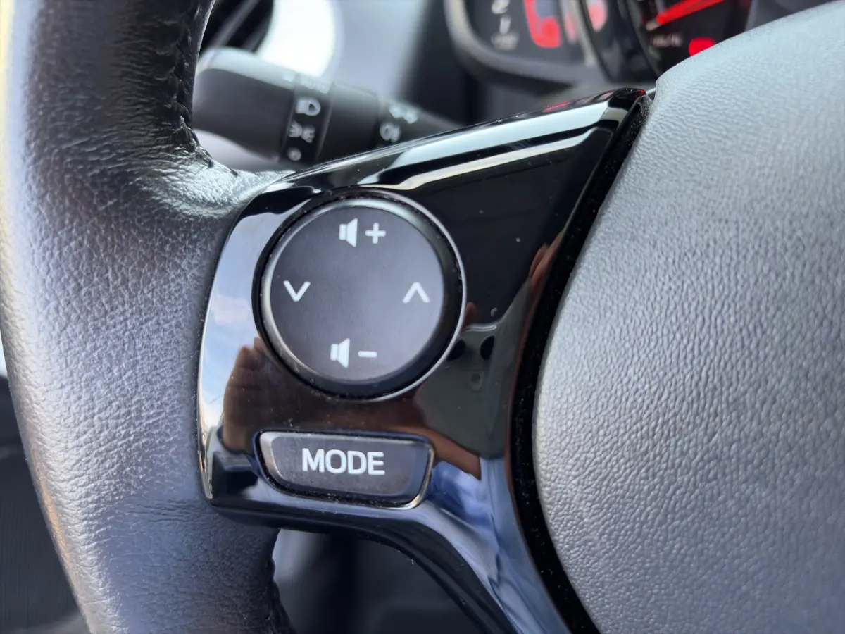 1.0 VVT-i 72pk x-joy | Camera | Carplay | Cruise Control | Climate Control | DAB | Lichtmetalen velgen | Privacyglass | Bluetooth |