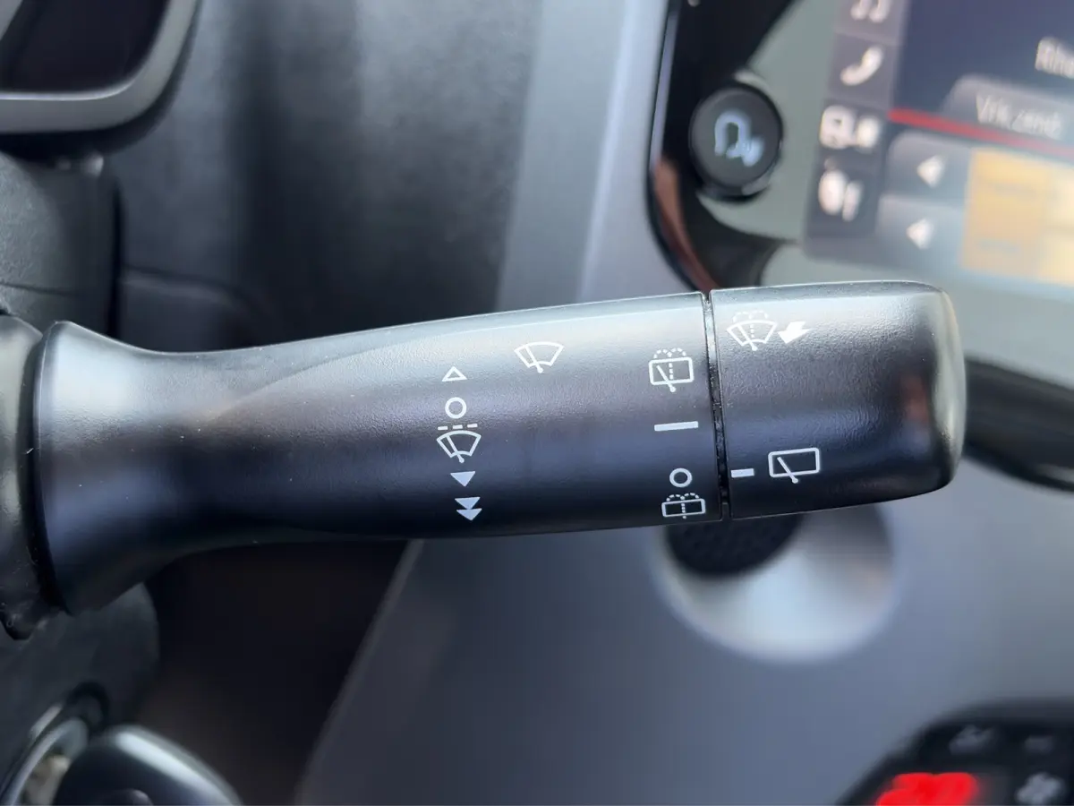 1.0 VVT-i 72pk x-joy | Camera | Carplay | Cruise Control | Climate Control | DAB | Lichtmetalen velgen | Privacyglass | Bluetooth |