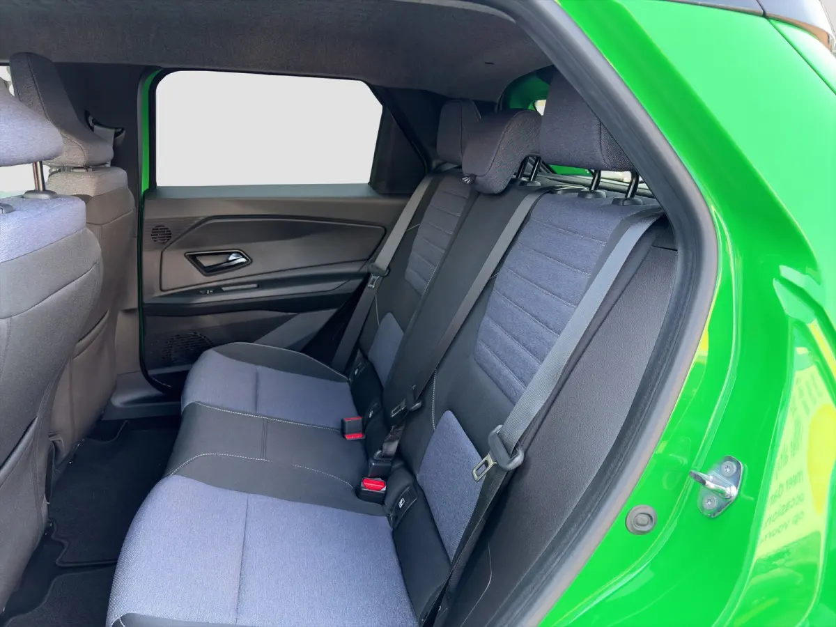 urban range techno 120pk 40 kWh | Camera | Adaptive Cruise Control | Climate Control | 18-inch velgen | Navigatie | Draadloze telefoonlader | Parkeersensoren | Keyless entry |