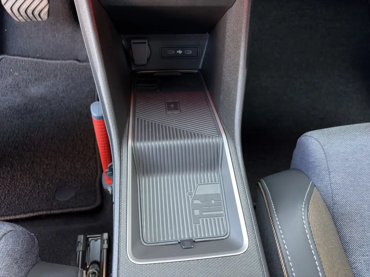 urban range techno 120pk 40 kWh | Camera | Adaptive Cruise Control | Climate Control | 18-inch velgen | Navigatie | Draadloze telefoonlader | Parkeersensoren | Keyless entry |