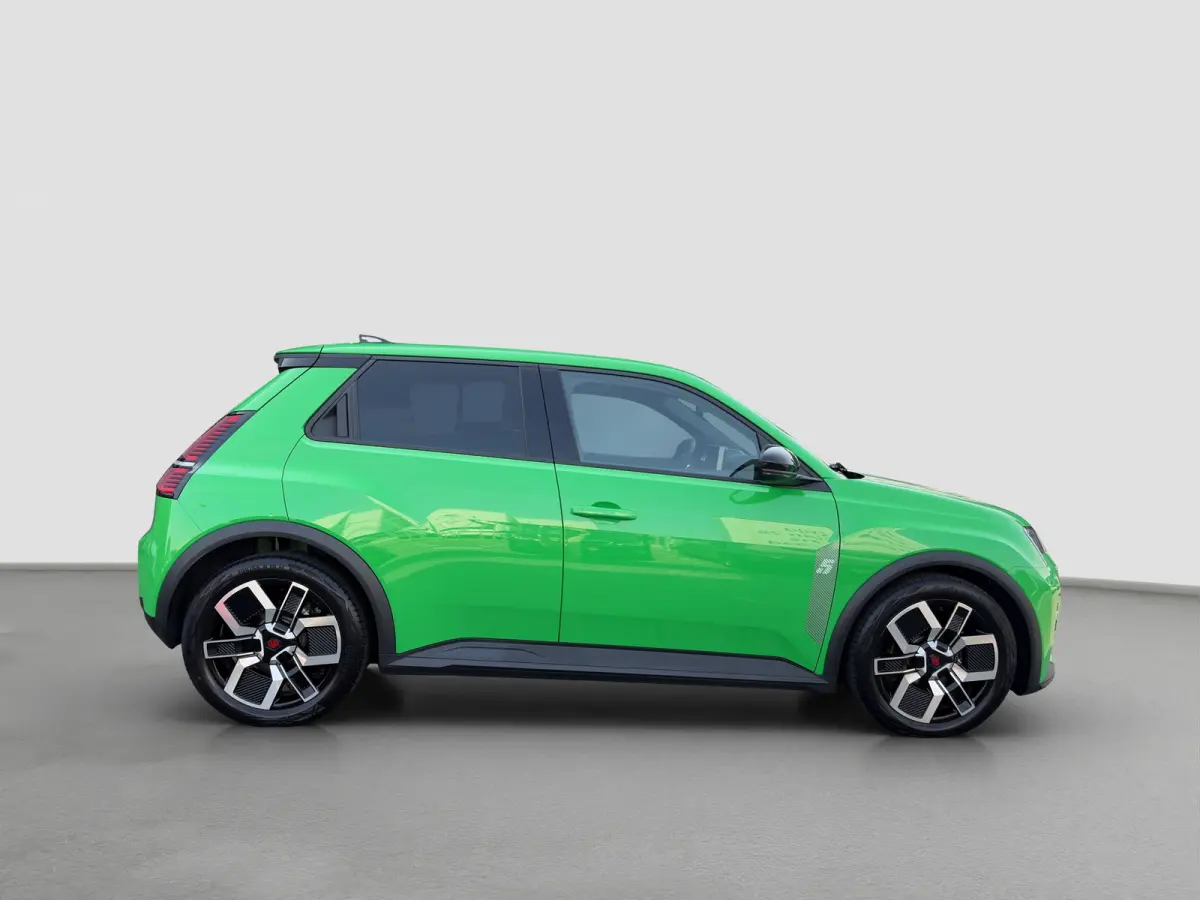 urban range techno 120pk 40 kWh | Camera | Adaptive Cruise Control | Climate Control | 18-inch velgen | Navigatie | Draadloze telefoonlader | Parkeersensoren | Keyless entry |