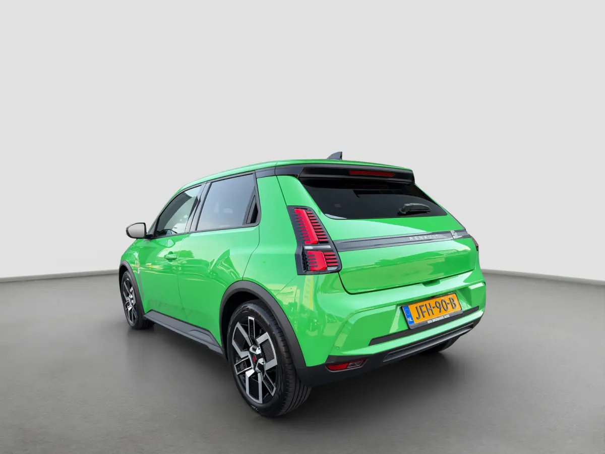 urban range techno 120pk 40 kWh | Camera | Adaptive Cruise Control | Climate Control | 18-inch velgen | Navigatie | Draadloze telefoonlader | Parkeersensoren | Keyless entry |