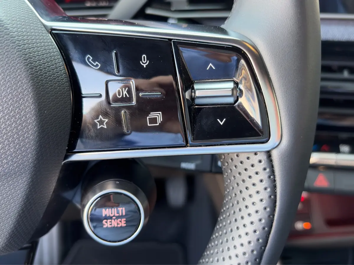 urban range techno 120pk 40 kWh | Camera | Adaptive Cruise Control | Climate Control | 18-inch velgen | Navigatie | Draadloze telefoonlader | Parkeersensoren | Keyless entry |