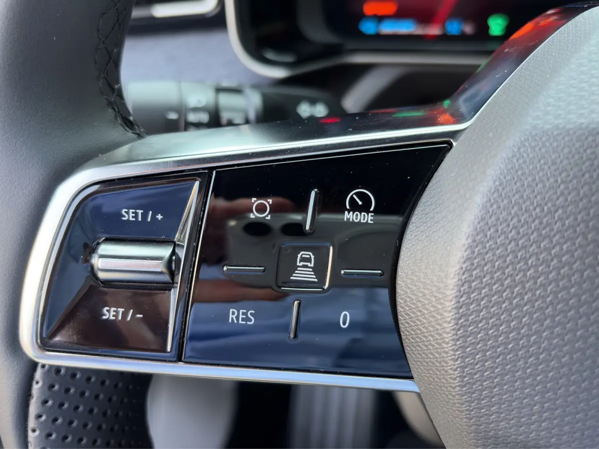 urban range techno 120pk 40 kWh | Camera | Adaptive Cruise Control | Climate Control | 18-inch velgen | Navigatie | Draadloze telefoonlader | Parkeersensoren | Keyless entry |