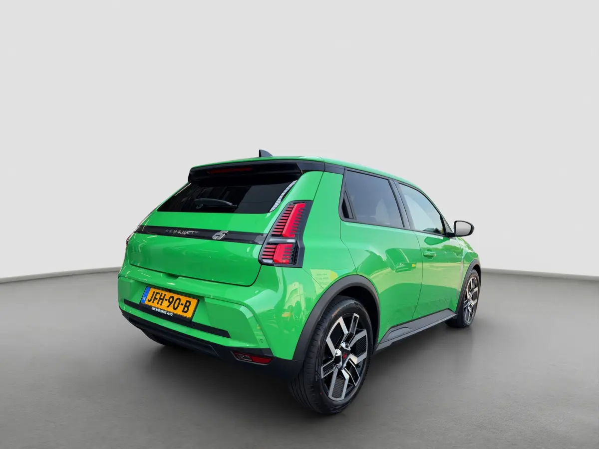 urban range techno 120pk 40 kWh | Camera | Adaptive Cruise Control | Climate Control | 18-inch velgen | Navigatie | Draadloze telefoonlader | Parkeersensoren | Keyless entry |