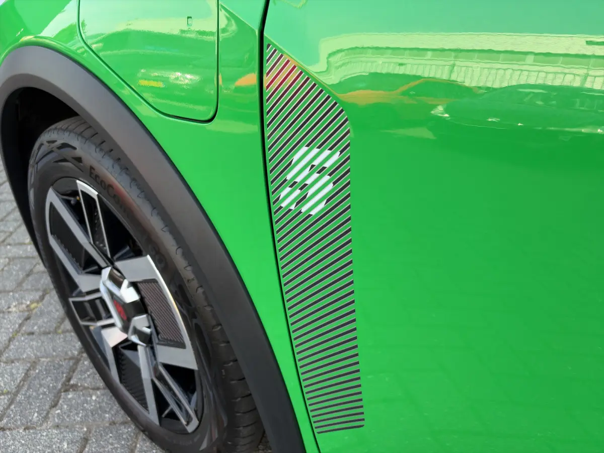 urban range techno 120pk 40 kWh | Camera | Adaptive Cruise Control | Climate Control | 18-inch velgen | Navigatie | Draadloze telefoonlader | Parkeersensoren | Keyless entry |