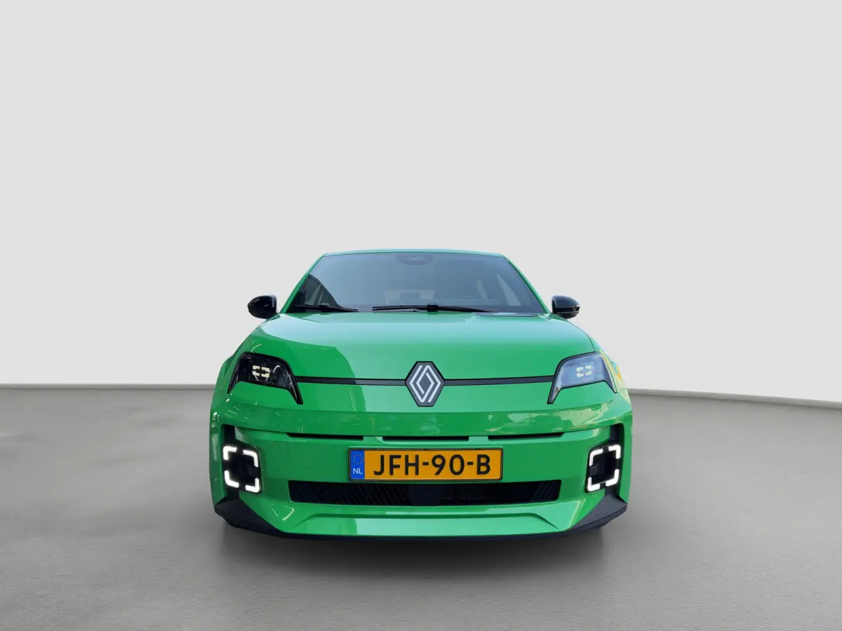 urban range techno 120pk 40 kWh | Camera | Adaptive Cruise Control | Climate Control | 18-inch velgen | Navigatie | Draadloze telefoonlader | Parkeersensoren | Keyless entry |