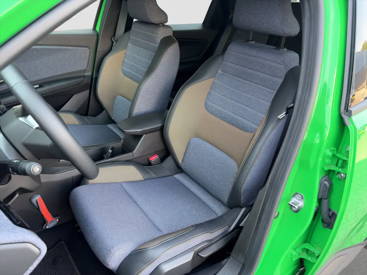 urban range techno 120pk 40 kWh | Camera | Adaptive Cruise Control | Climate Control | 18-inch velgen | Navigatie | Draadloze telefoonlader | Parkeersensoren | Keyless entry |