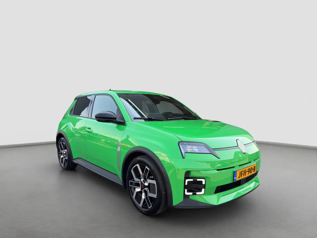 urban range techno 120pk 40 kWh | Camera | Adaptive Cruise Control | Climate Control | 18-inch velgen | Navigatie | Draadloze telefoonlader | Parkeersensoren | Keyless entry |