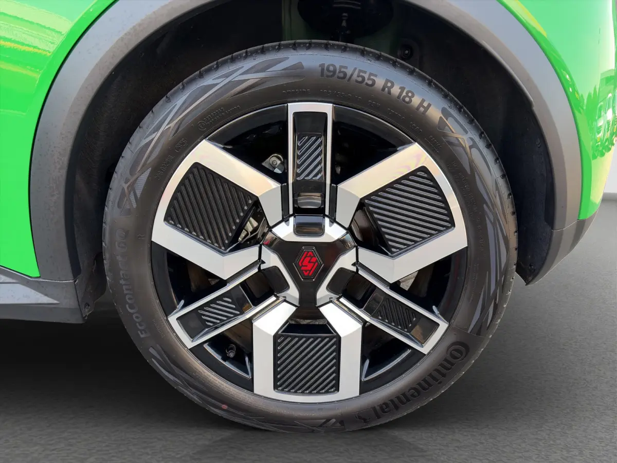 urban range techno 120pk 40 kWh | Camera | Adaptive Cruise Control | Climate Control | 18-inch velgen | Navigatie | Draadloze telefoonlader | Parkeersensoren | Keyless entry |