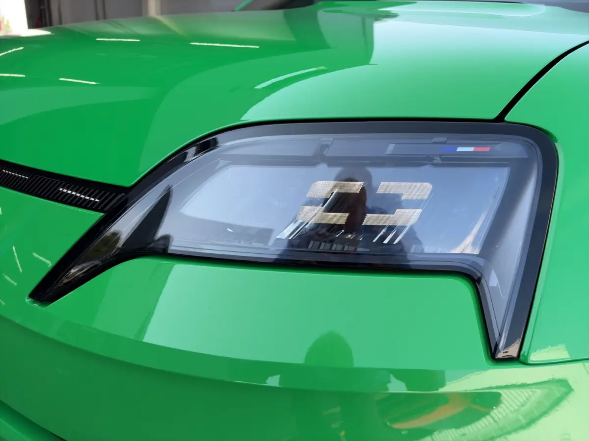 urban range techno 120pk 40 kWh | Camera | Adaptive Cruise Control | Climate Control | 18-inch velgen | Navigatie | Draadloze telefoonlader | Parkeersensoren | Keyless entry |
