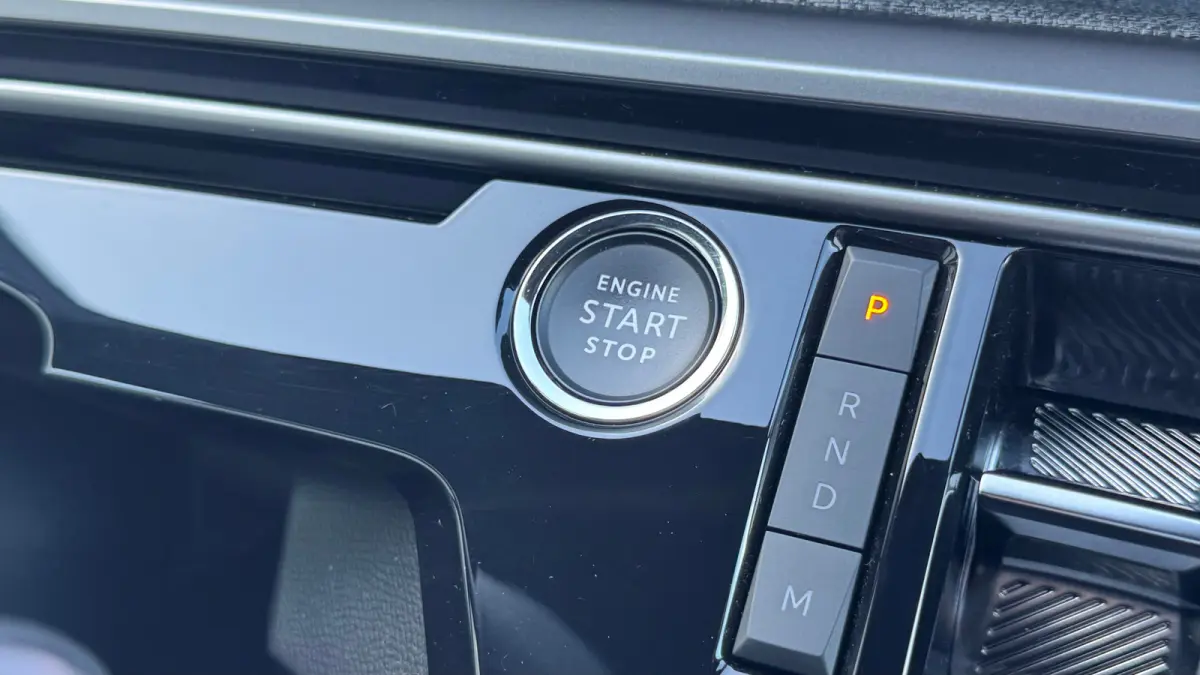 1.2 HYBRID 145PK ALLURE AUTOMAAT / NAVI / LEDER / CLIMA / FULL-LED / 19" LMV / KEYLESS / CAMERA / APPLE CARPLAY / CRUISECONTROL / ORG. NL. !!
