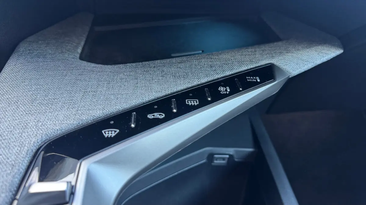 1.2 HYBRID 145PK ALLURE AUTOMAAT / NAVI / LEDER / CLIMA / FULL-LED / 19" LMV / KEYLESS / CAMERA / APPLE CARPLAY / CRUISECONTROL / ORG. NL. !!