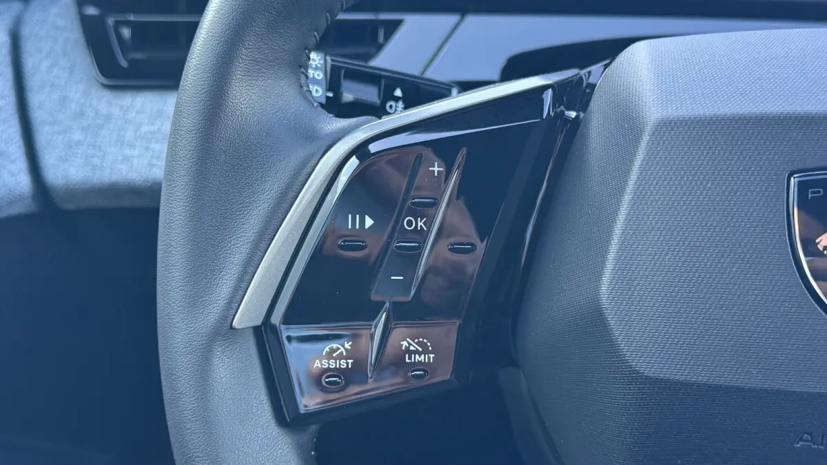 1.2 HYBRID 145PK ALLURE AUTOMAAT / NAVI / LEDER / CLIMA / FULL-LED / 19" LMV / KEYLESS / CAMERA / APPLE CARPLAY / CRUISECONTROL / ORG. NL. !!